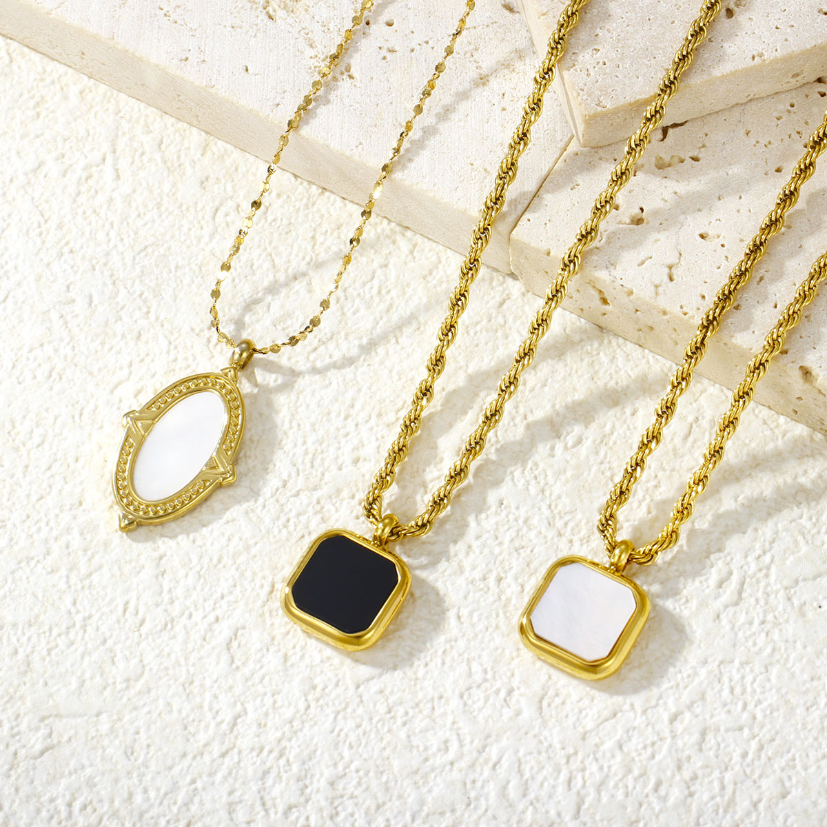 18K金不锈钢绳链方形黑玛瑙石项链